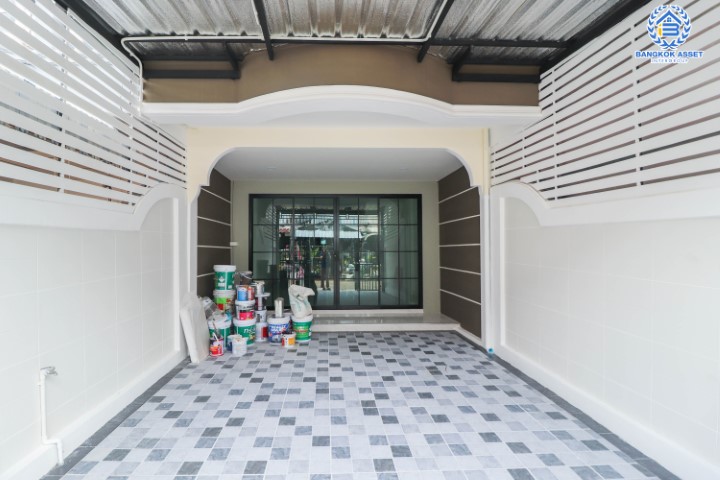 *****ทาวน์เฮ้าส์มือสองนนทบุรี ราคาพิเศษ! ม.เพชรเกษร ติวานนท์45 บ้านสวย พร้อมอยู่ เนื้อที่ 19 ตร.ว. ฟังก์ชั่น 2 ห้องนอน 2 ห้องน้ำ ต่อเติมครัว+โรงรถ มีเคาน์เตอร์ครัว บนทำเลดีที่สุด! เดินทางสะดวก ใกล้เซ็นทรัลรัตนาธิเบศร์ , เอสพลานาด แคราย และรถไฟฟ้าสายสีชมพู สถานีสามัคคี!